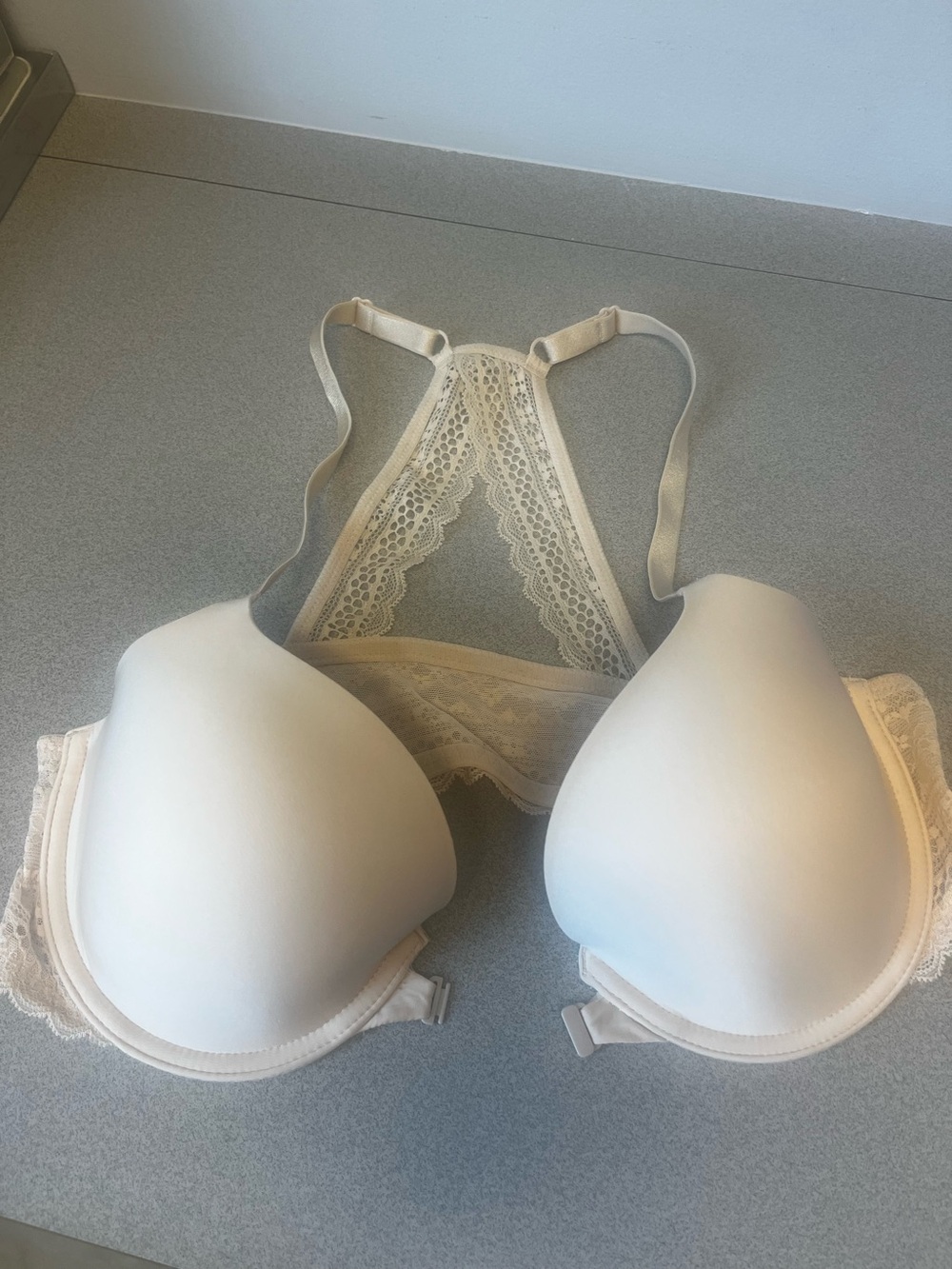 Victoria Secret Lace Racerback Bra Front Closure Light Beige Underwire Sz 36C - Picture 6 of 6
